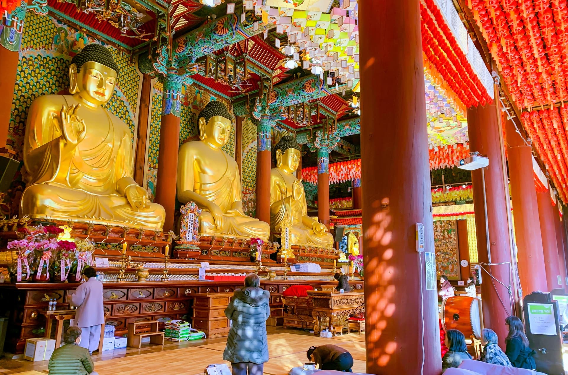 letemplejogyesa shutterstock 2433820453